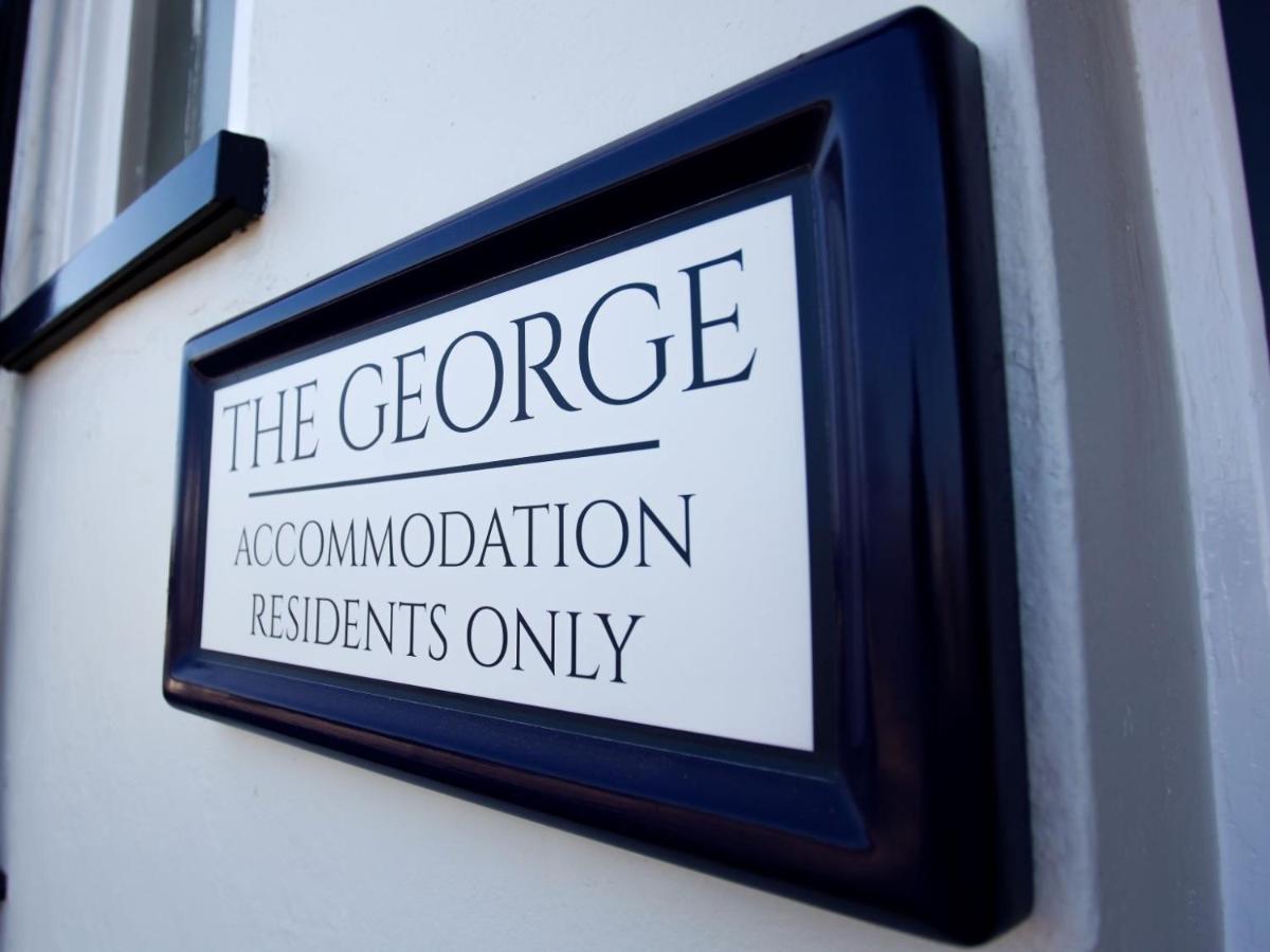 The George Hotel West Bay Bagian luar foto