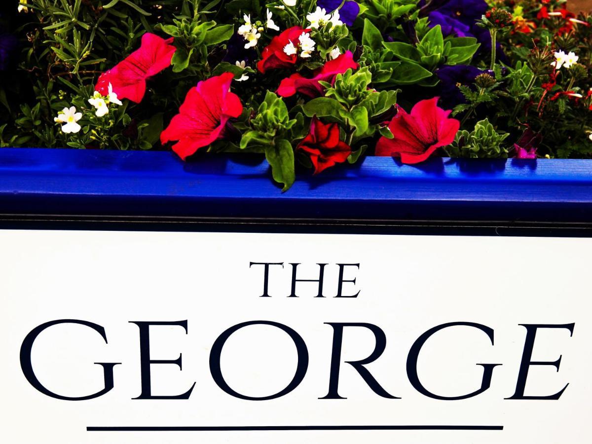 The George Hotel West Bay Bagian luar foto