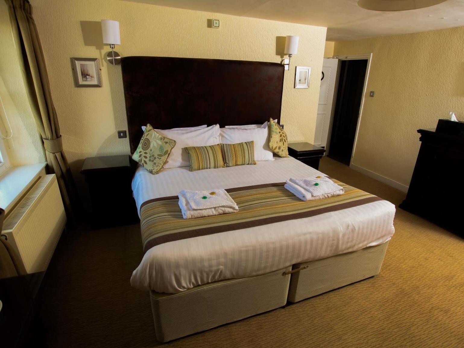 The George Hotel West Bay Ruang foto