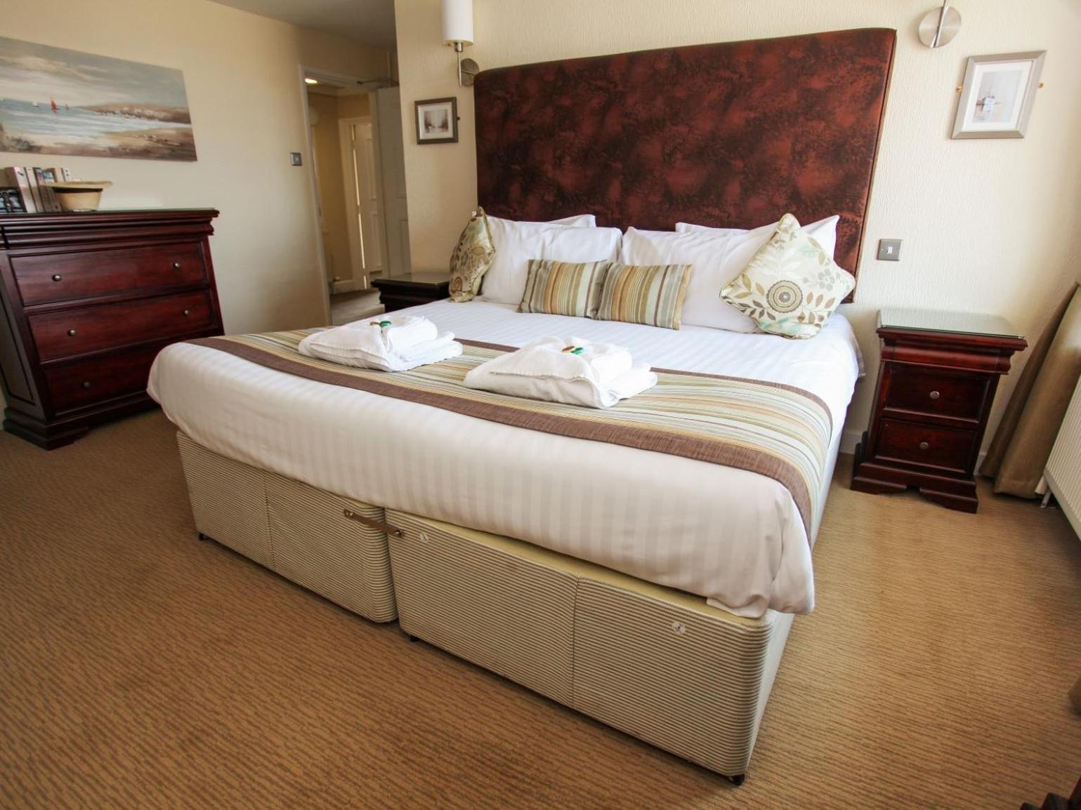 The George Hotel West Bay Ruang foto